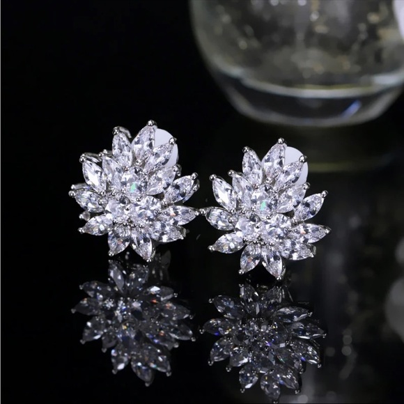 New Designer Flower Leaf Shape Stunning Cubic Zirconia Crystal Ear Clip - Picture 8 of 16